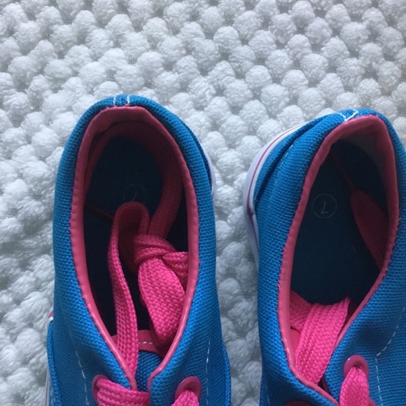 Girls blue and pink size 7 shoes NWT - Picture 5 of 9